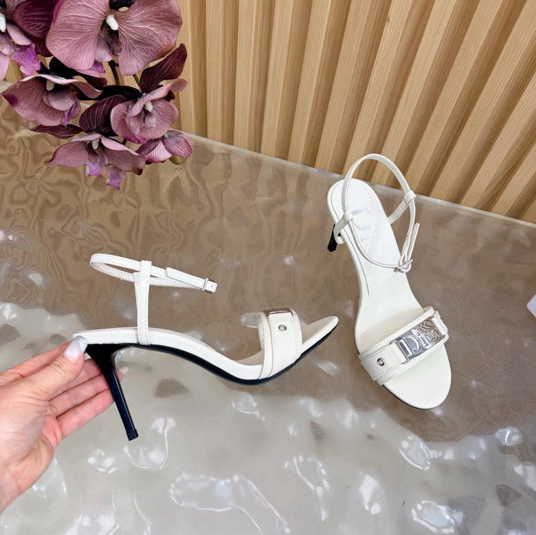 Босоножки фото 9