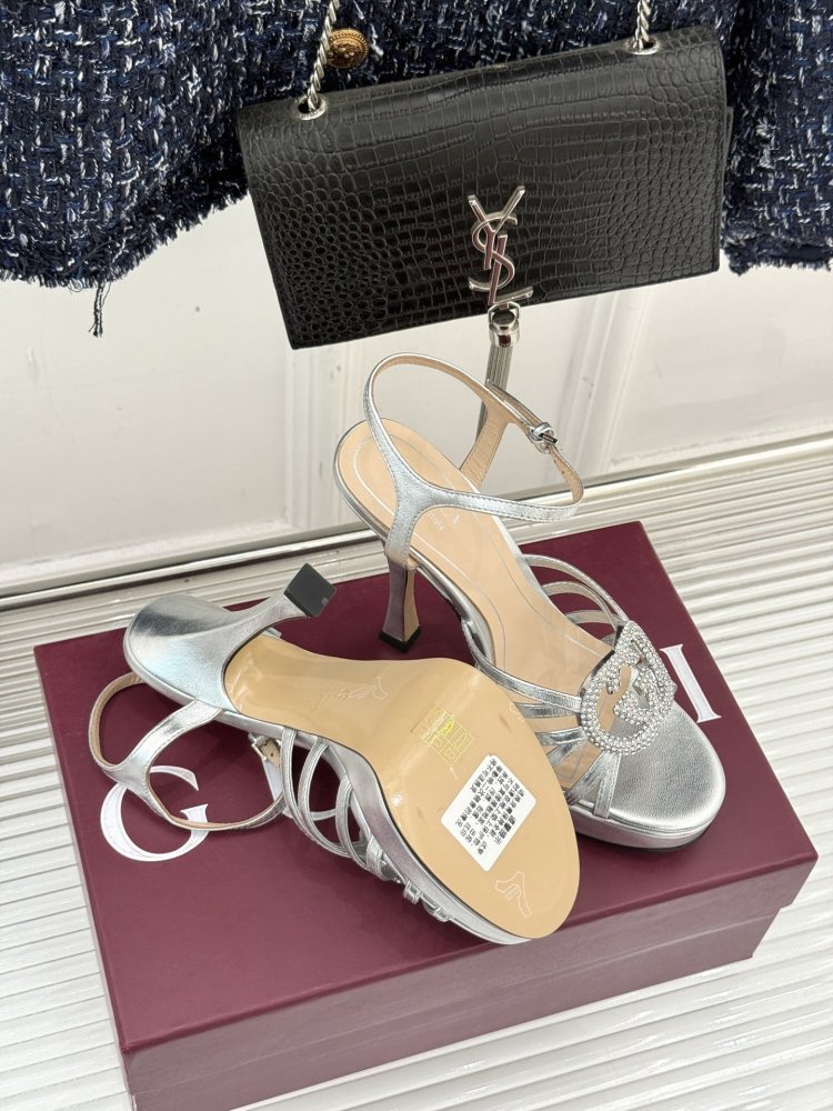 Босоножки фото 9