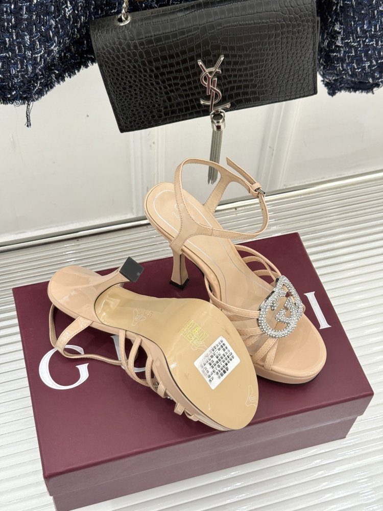 Босоножки фото 9