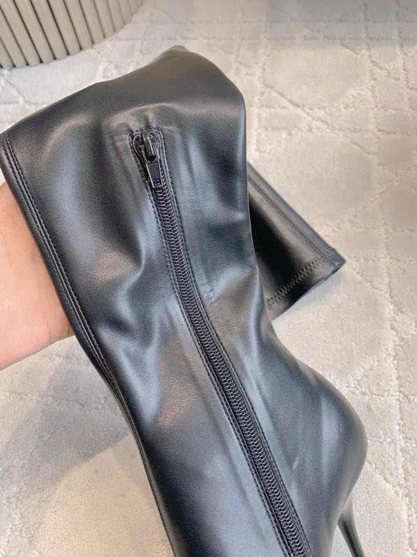 Ботфорты кожаные на шпильке фото 3