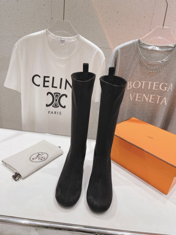 Ботфорти на високому підборах