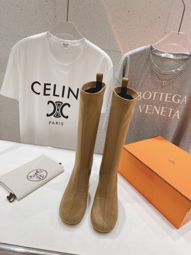 Ботфорти на високому підборах