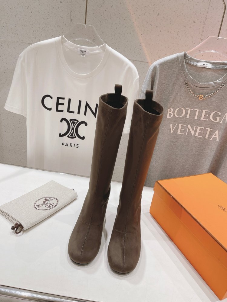 Ботфорти на високому підборах