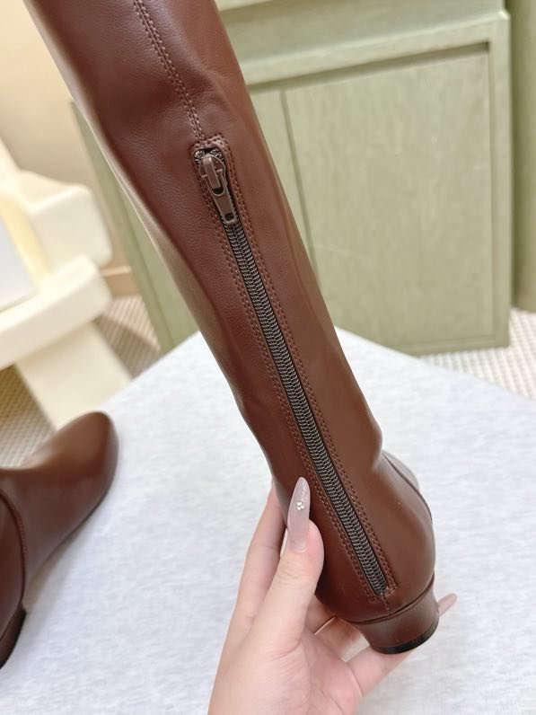 Ботфоры кожаные на квадратном каблуке фото 3