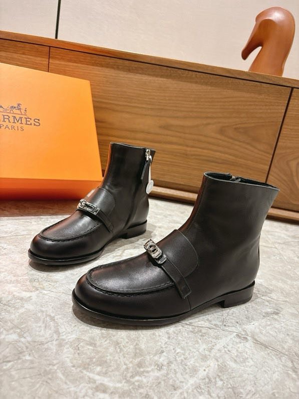 Ботильоны Kelly на плоской подошве с пряжкой