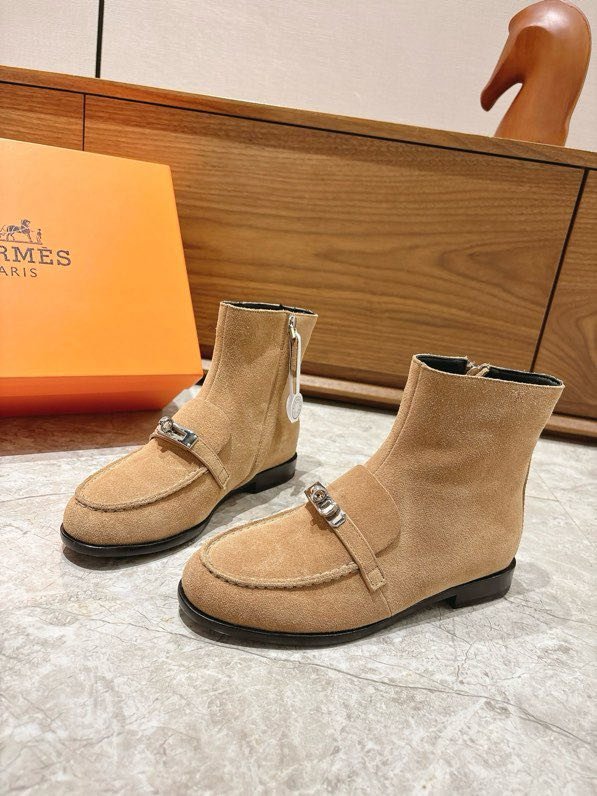 Ботильоны Kelly на плоской подошве с пряжкой