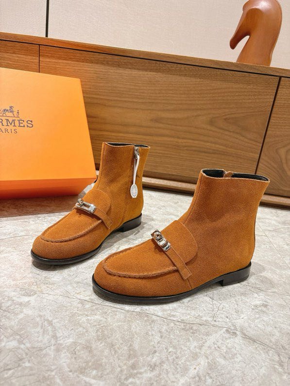 Ботильоны Kelly на плоской подошве с пряжкой