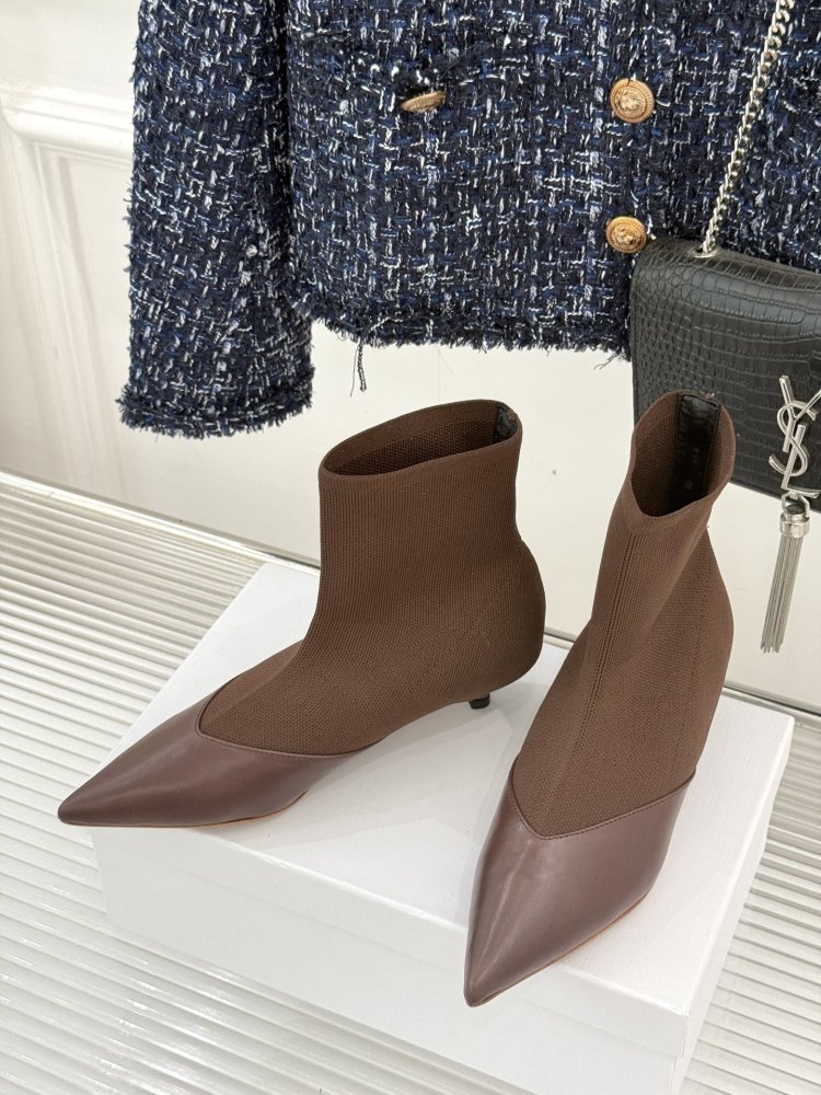 Ankle boots on short heel фото 2