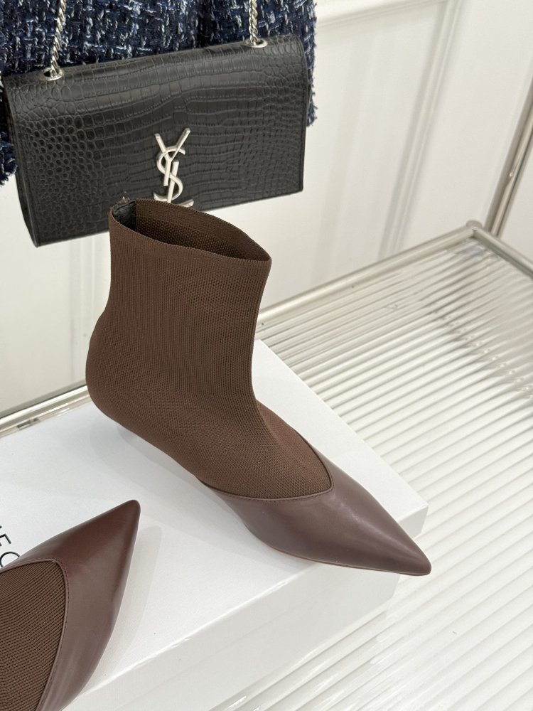 Ankle boots on short heel фото 3