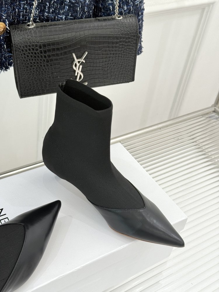 Ankle boots on short heel фото 3