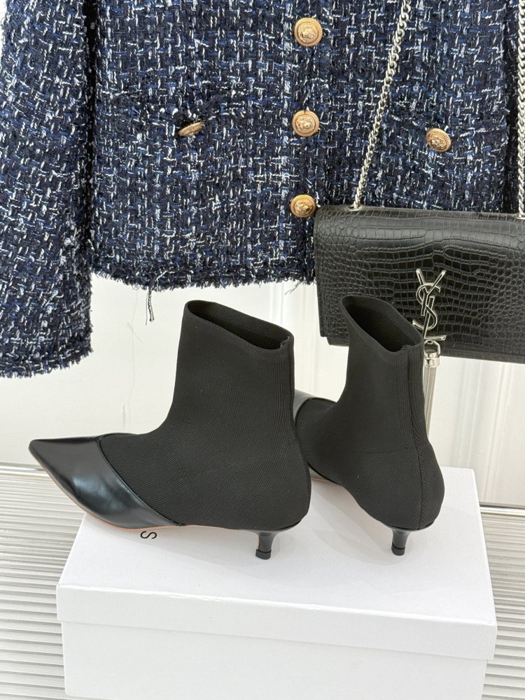 Ankle boots on short heel фото 5