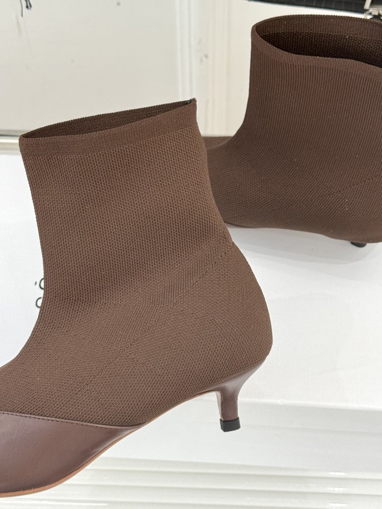 Ankle boots on short heel фото 6