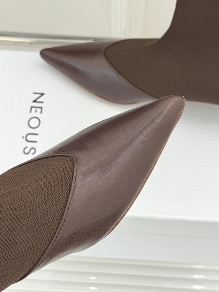 Ankle boots on short heel фото 7