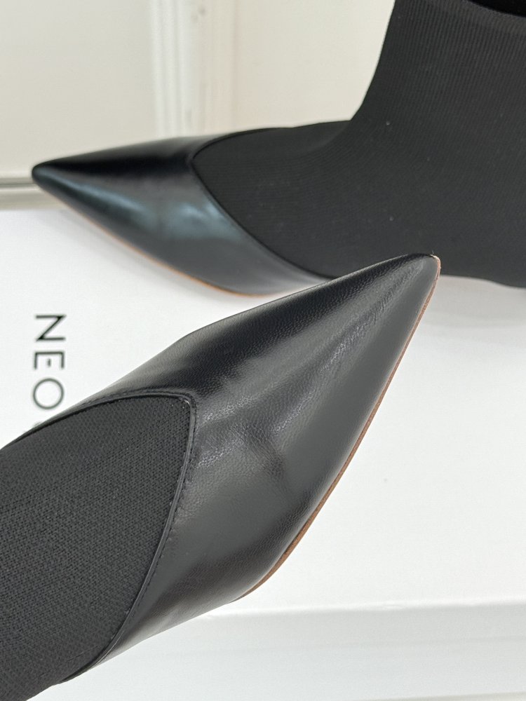 Ankle boots on short heel фото 7