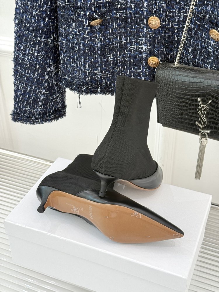 Ankle boots on short heel фото 9