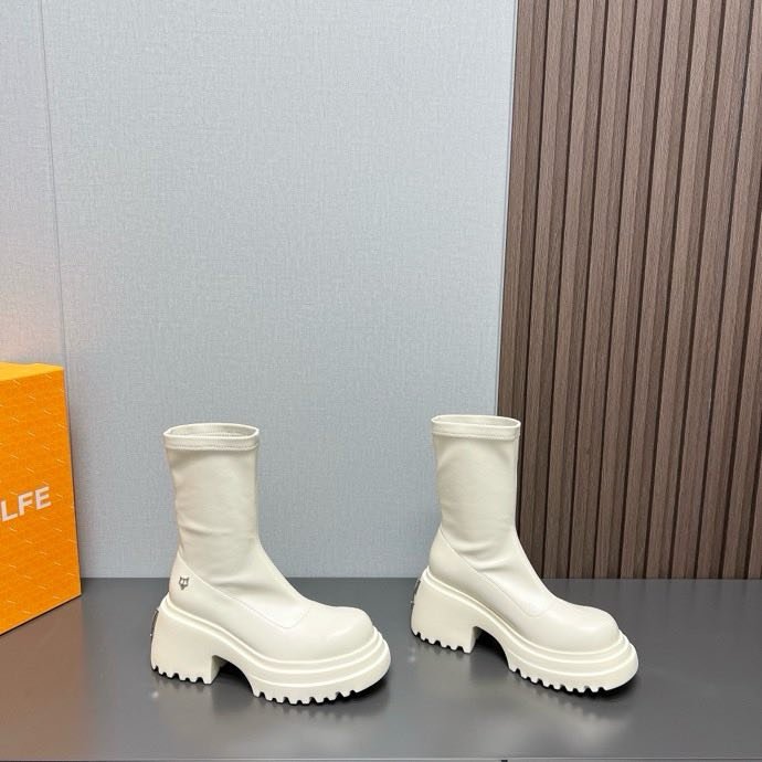 Ботильйони на платформі з еластичним носком