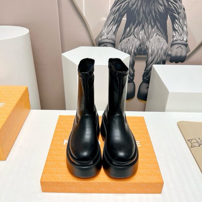 Ankle boots on platform from elastic the toe фото 2