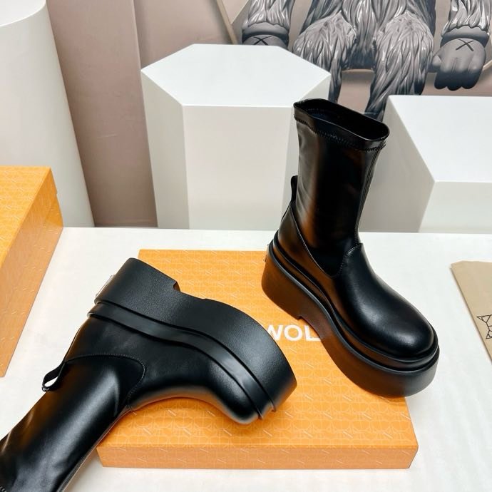 Ankle boots on platform from elastic the toe фото 3