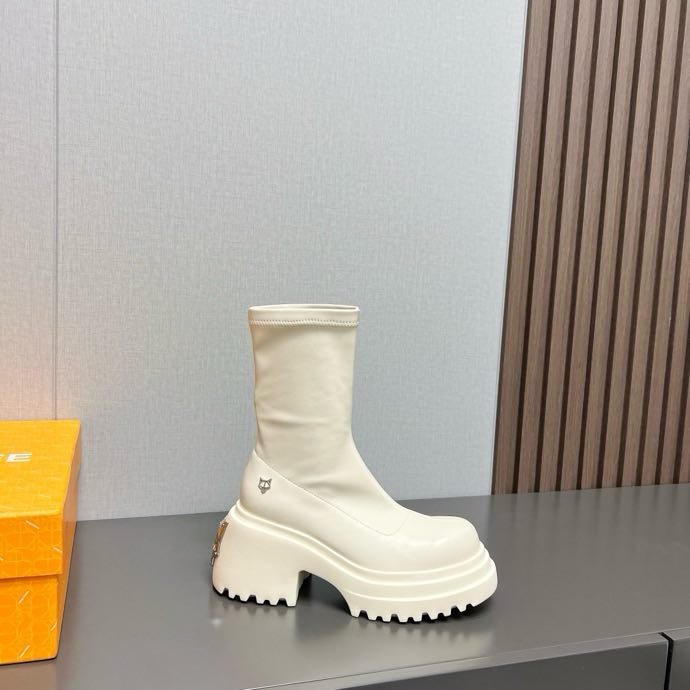 Ботильйони на платформі з еластичним носком фото 5