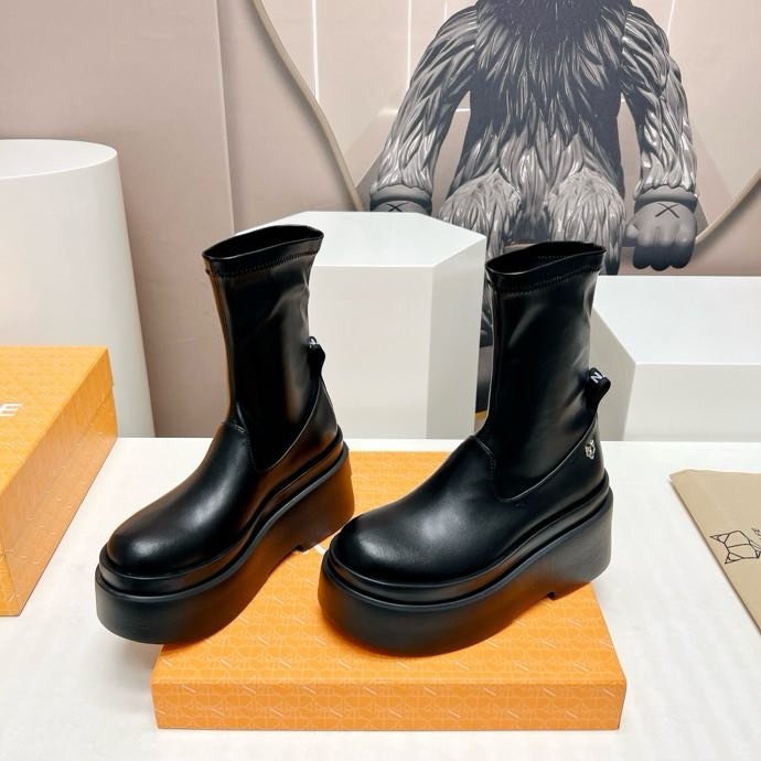 Ankle boots on platform from elastic the toe фото 5