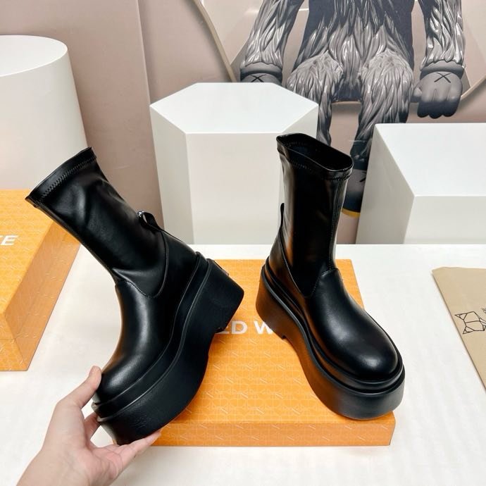 Ankle boots on platform from elastic the toe фото 6