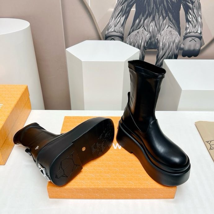 Ankle boots on platform from elastic the toe фото 7