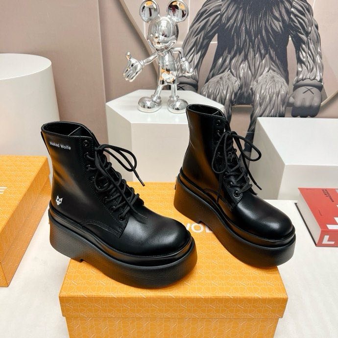 Ankle boots on platform with lacing фото 3