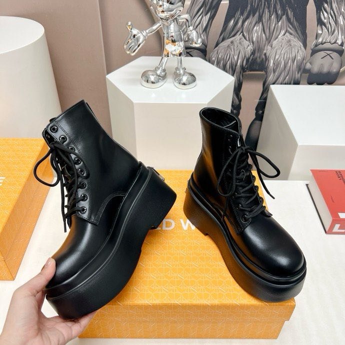 Ankle boots on platform with lacing фото 4