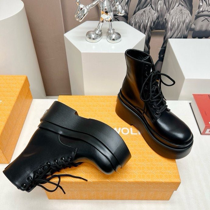 Ankle boots on platform with lacing фото 8