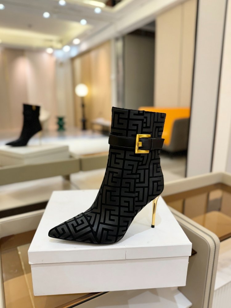 Ботильоны на шпильке