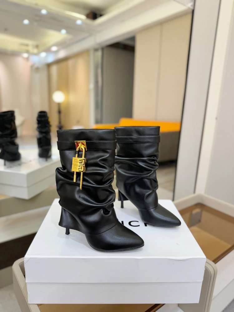 Ankle boots on stud фото 2