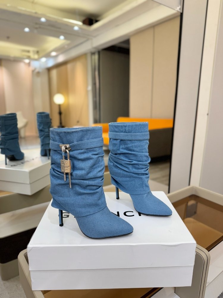 Ankle boots on stud фото 2