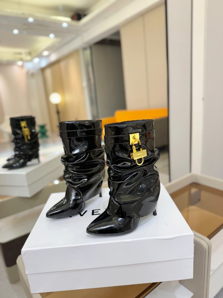 Ankle boots on stud фото 3