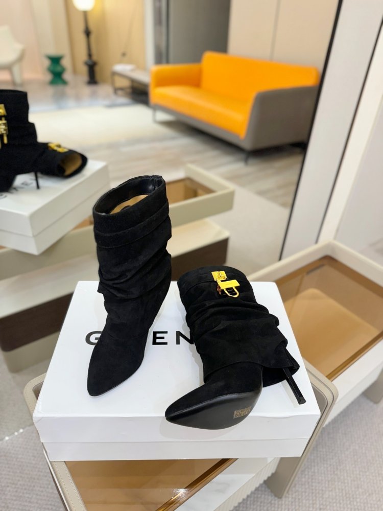 Ankle boots on stud фото 4