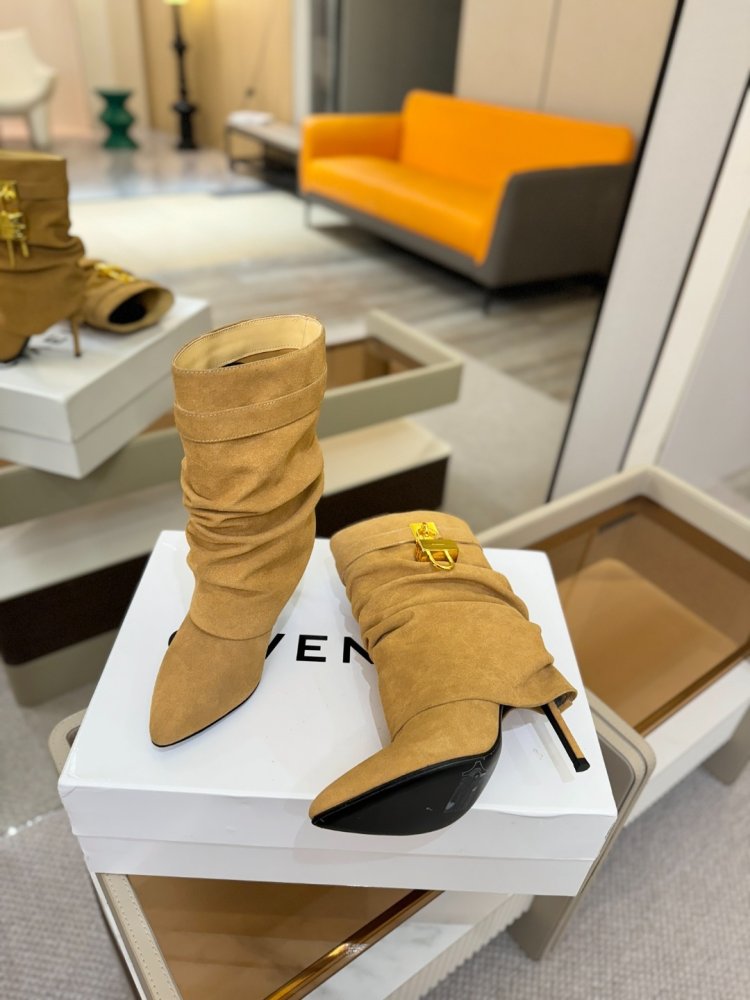 Ankle boots on stud фото 4