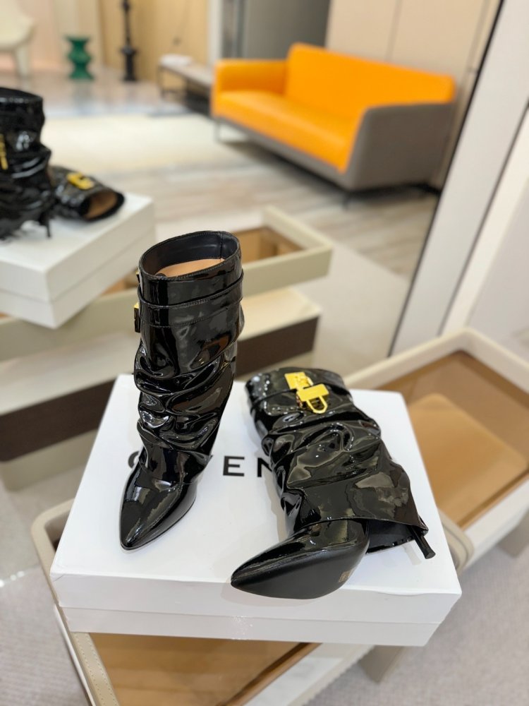 Ankle boots on stud фото 4