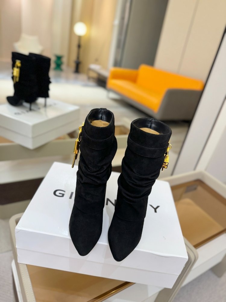 Ankle boots on stud фото 5