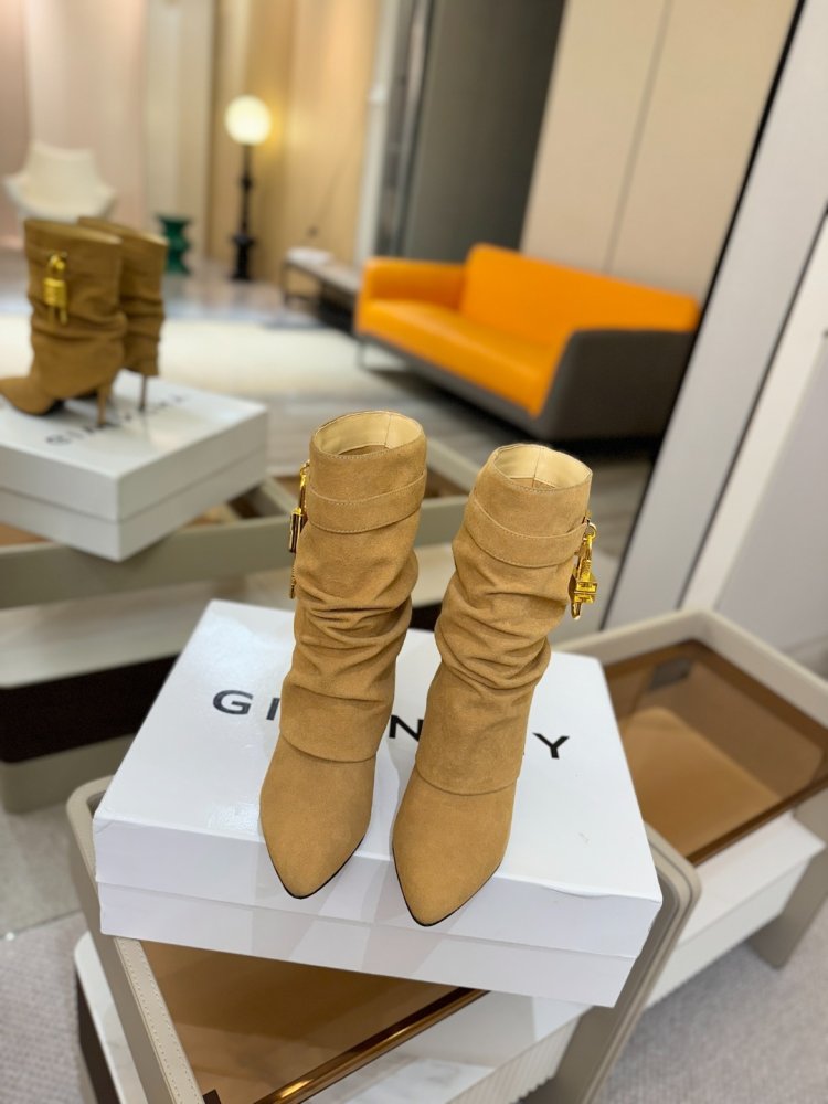 Ankle boots on stud фото 5