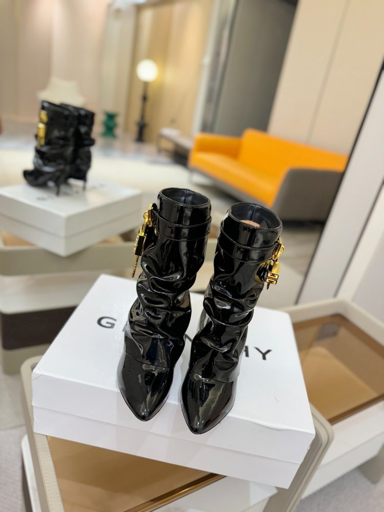 Ankle boots on stud фото 5