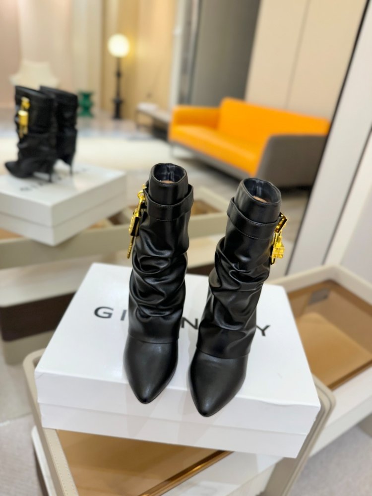 Ankle boots on stud фото 5