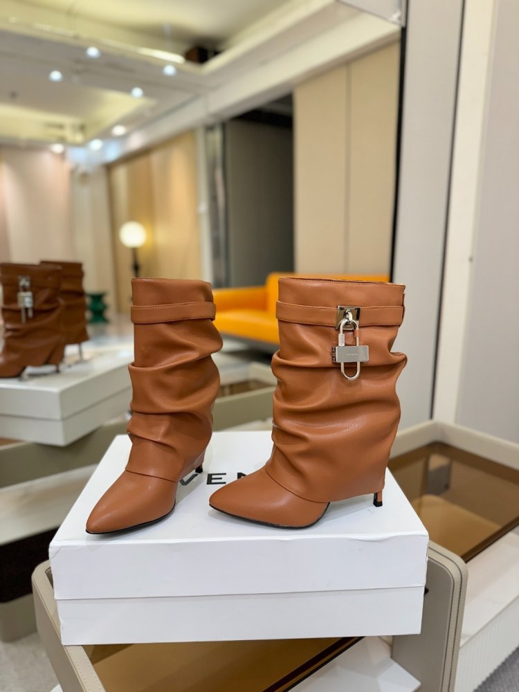 Ankle boots on stud фото 5