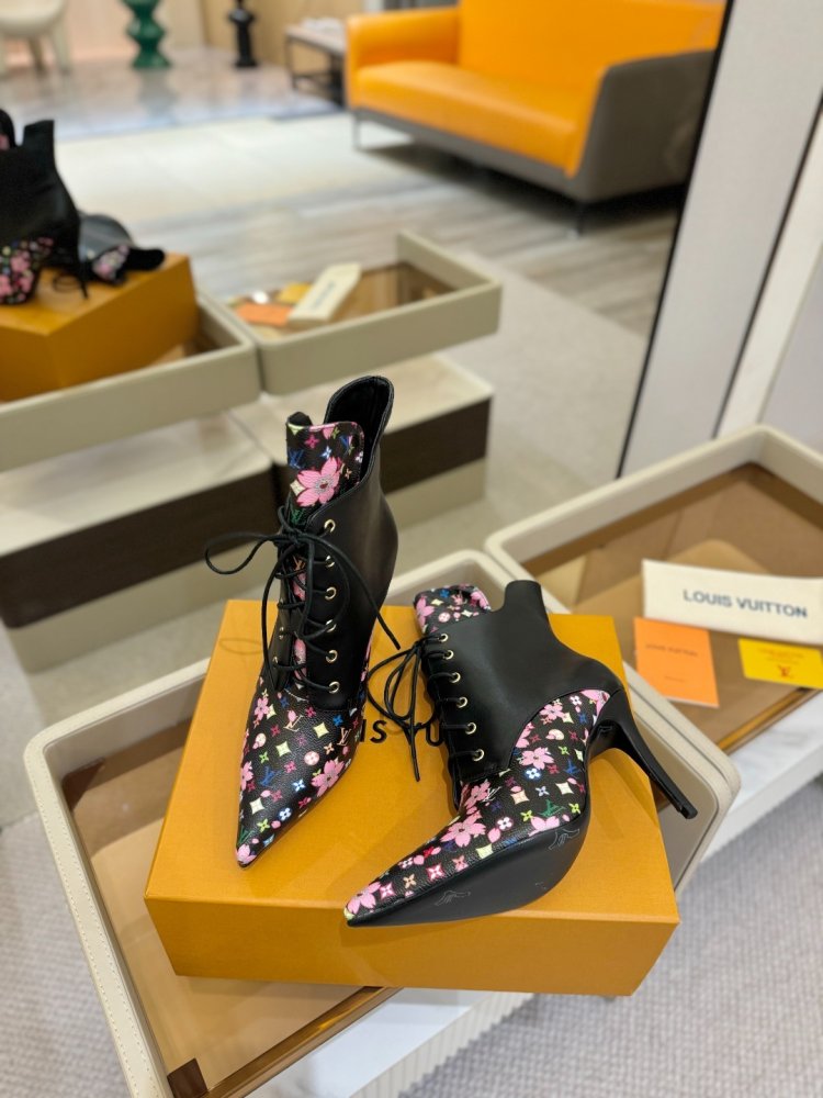 Ankle boots on stud фото 5