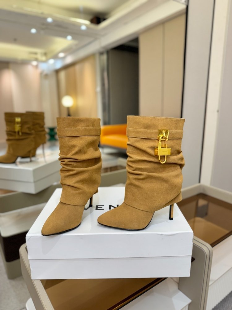 Ankle boots on stud фото 6