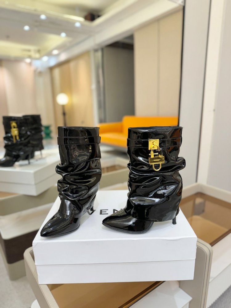 Ankle boots on stud фото 6