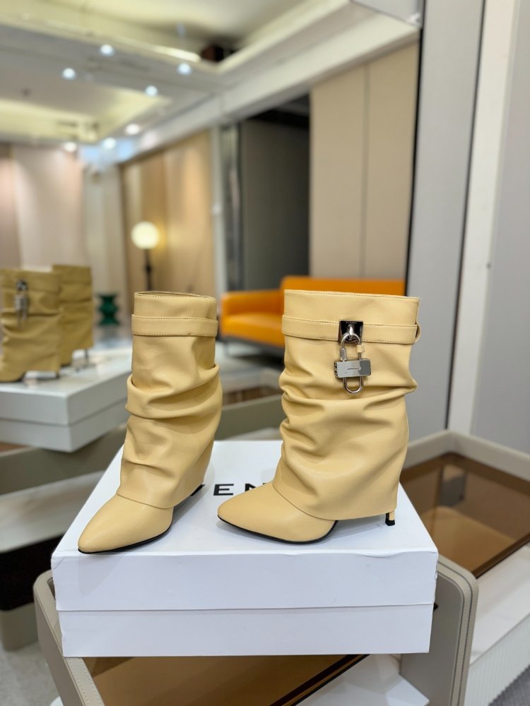 Ankle boots on stud фото 6