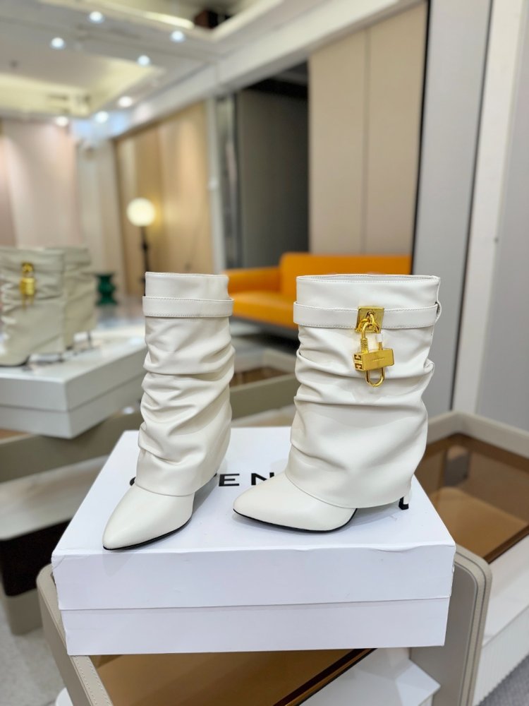 Ankle boots on stud фото 6