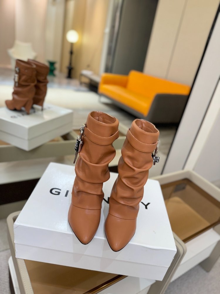 Ankle boots on stud фото 6