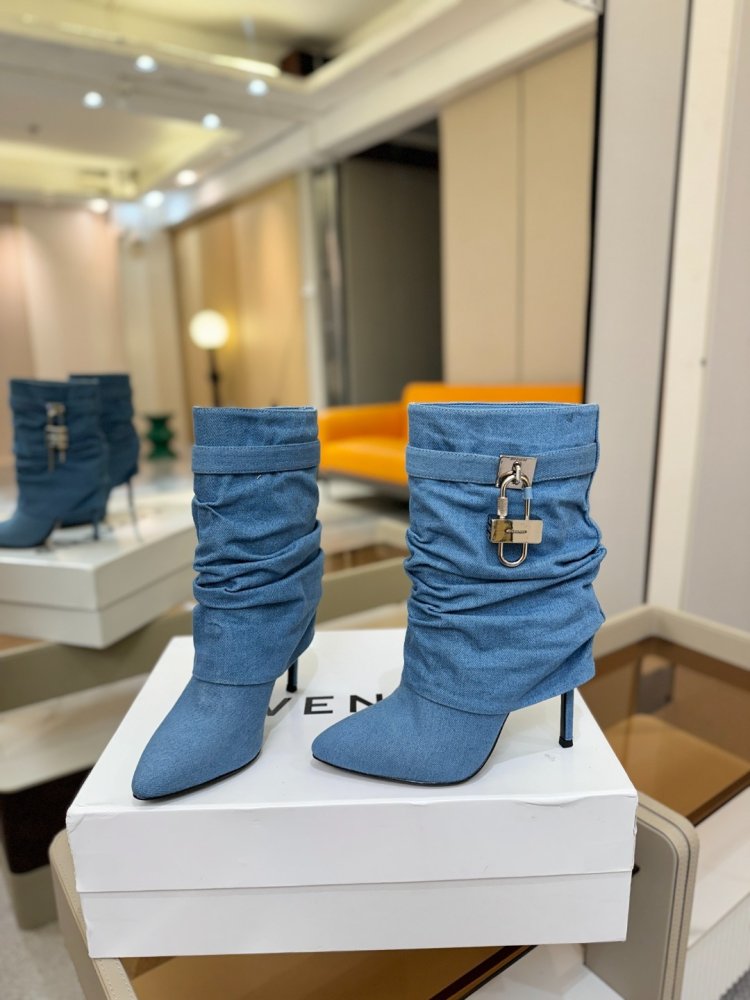 Ankle boots on stud фото 6