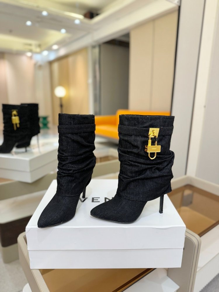 Ankle boots on stud фото 6