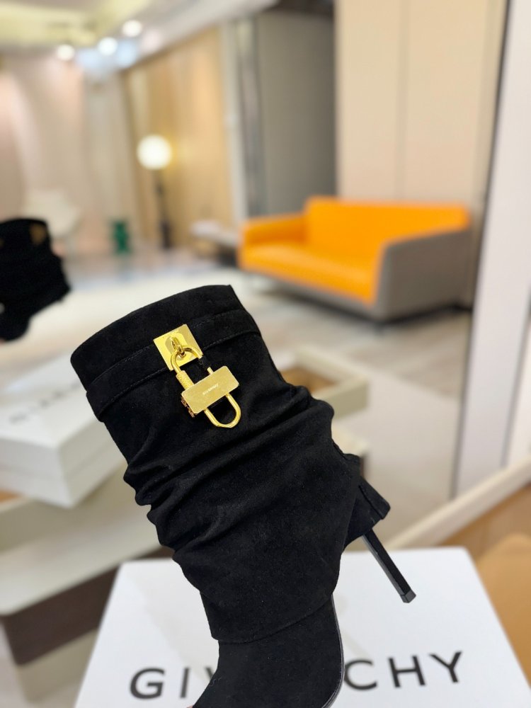 Ankle boots on stud фото 7